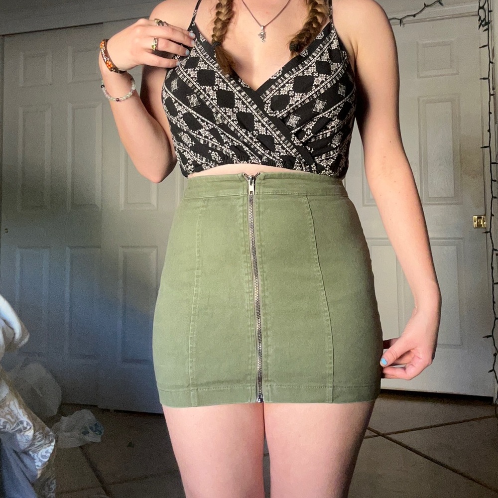 Green mini skirt forever 21